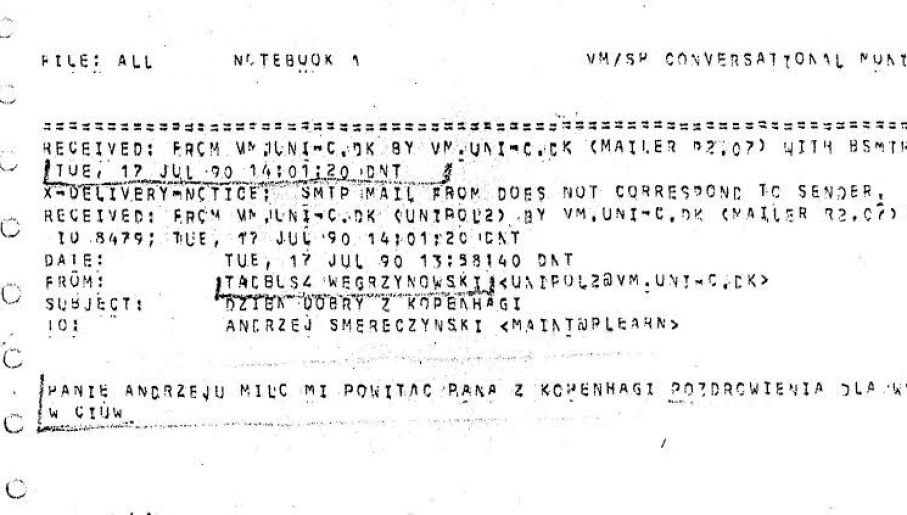 Fotografia wydruku pierwszego emaila wysłanego do Polski. Skan jest niskiej jakości, dlatego treść przytoczyliśmy w tekście.